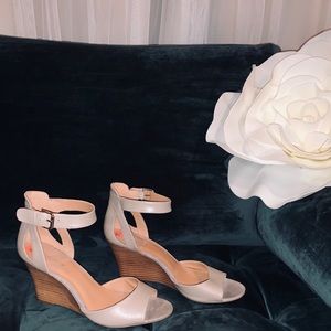 Nine West size 9.5 nude wedges with ankle strap